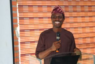 Dr. Adewoyin Illuminates Nigeria’s Energy Future with Perovskite Solar Cells at DLI Seminar